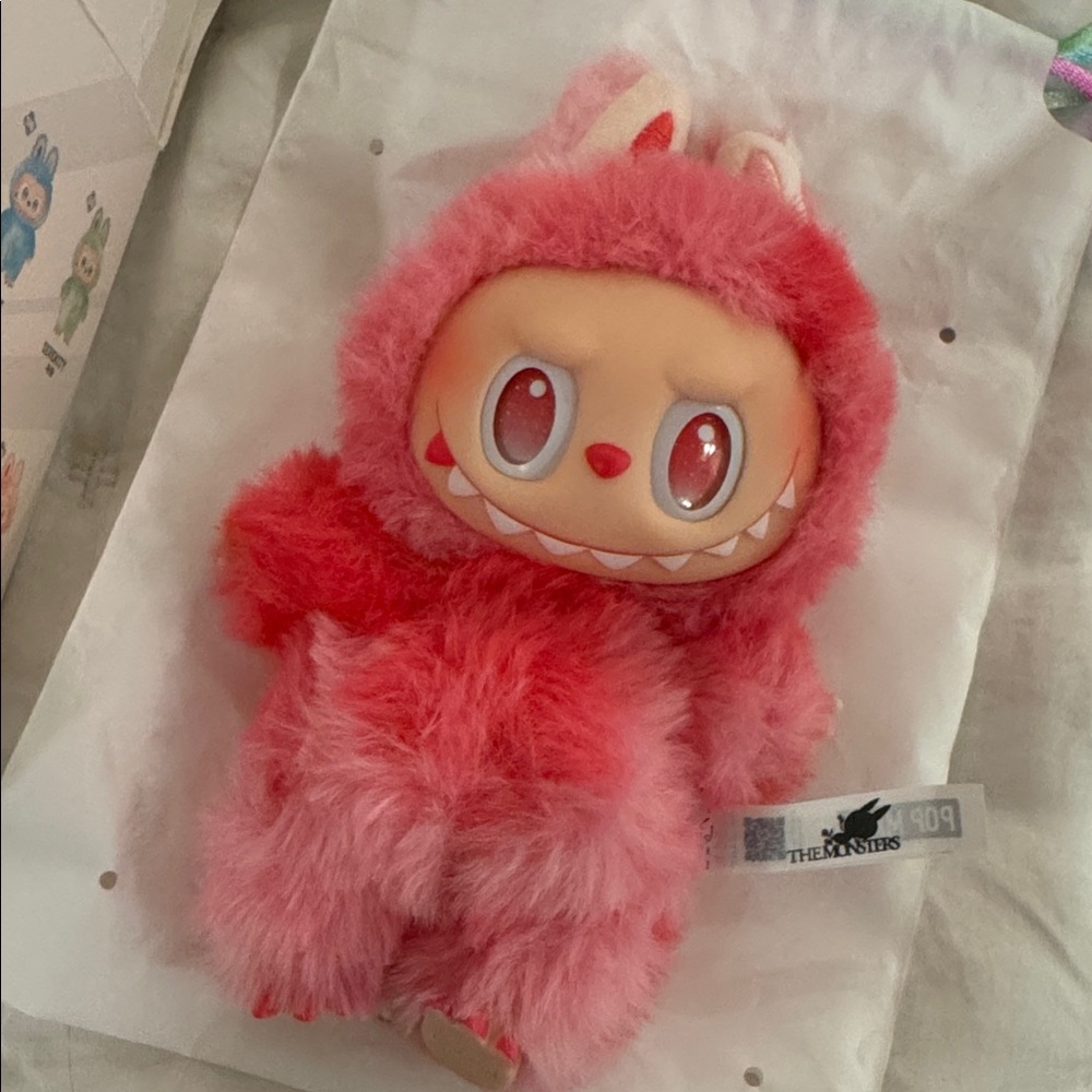 NEW red/pink love Authentic Pop Mart Labubu – Big Into Energy Brand New open box